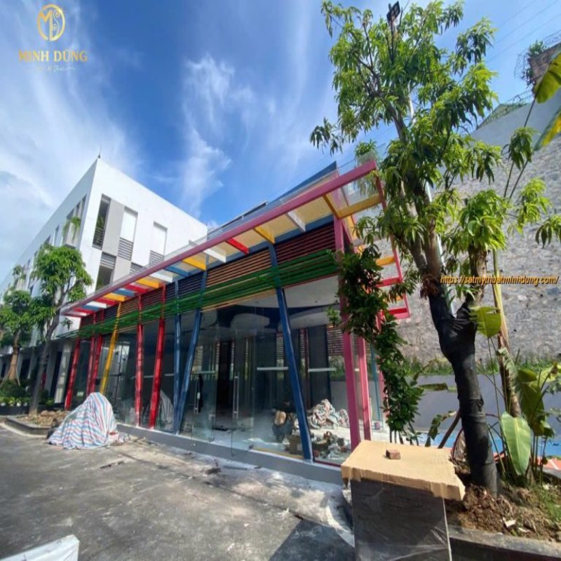 Sơn Tây – Ngôi Nhà Sắc Màu: Không Gian Giải Trí Độc Đáo Bằng Sắt Hộp